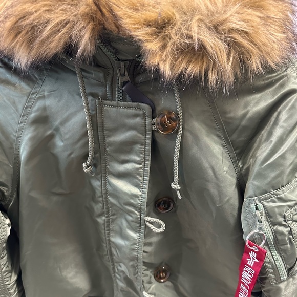 Alpha Industries Women's Green Parka with Faux Fur Trim - Picture 5 of 6